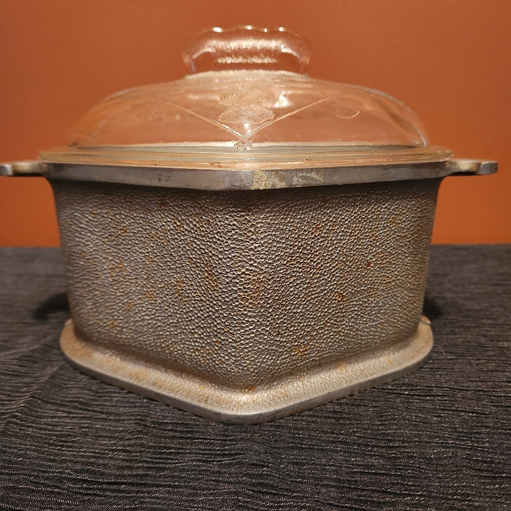 Vintage Hammered Aluminum Guardian Service Triangle Roaster/Dutch w glass